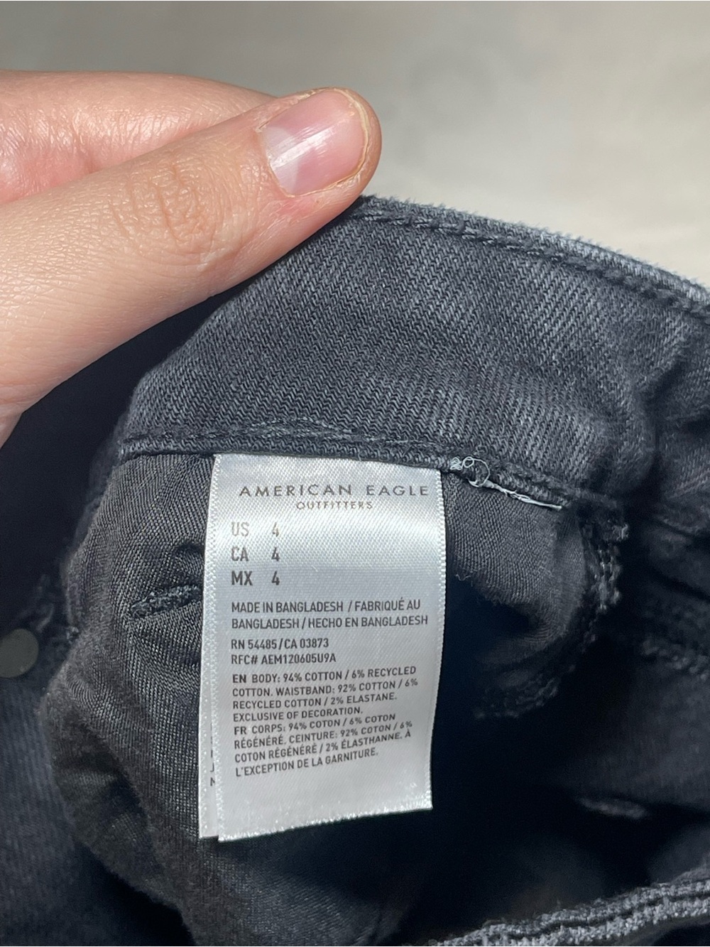 American Eagle Women's Mom Jean Shorts Size 4 - Black Distressed Crossover - Picture 7 of 10